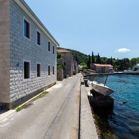 Romeo And Juliet Apartments Tivat Exterior photo