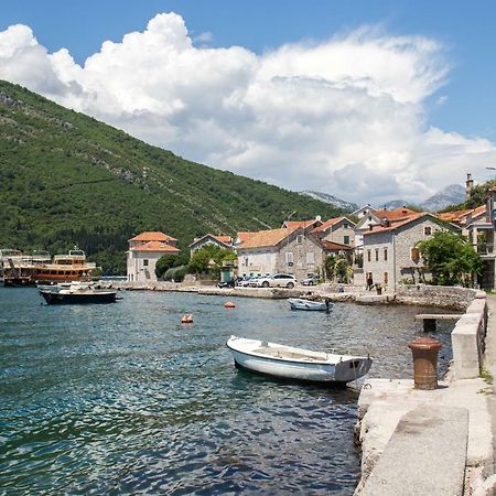 Romeo And Juliet Apartments Tivat Exterior photo