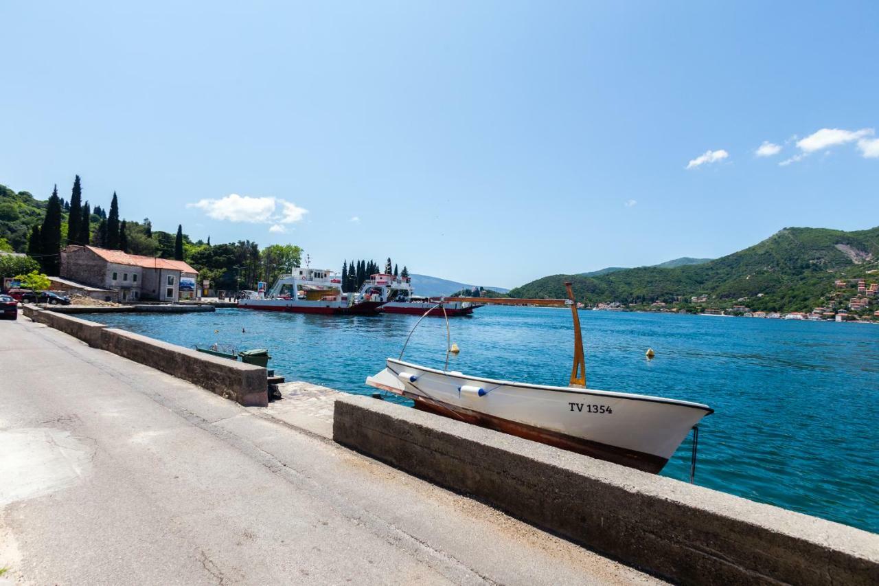 Romeo And Juliet Apartments Tivat Exterior photo