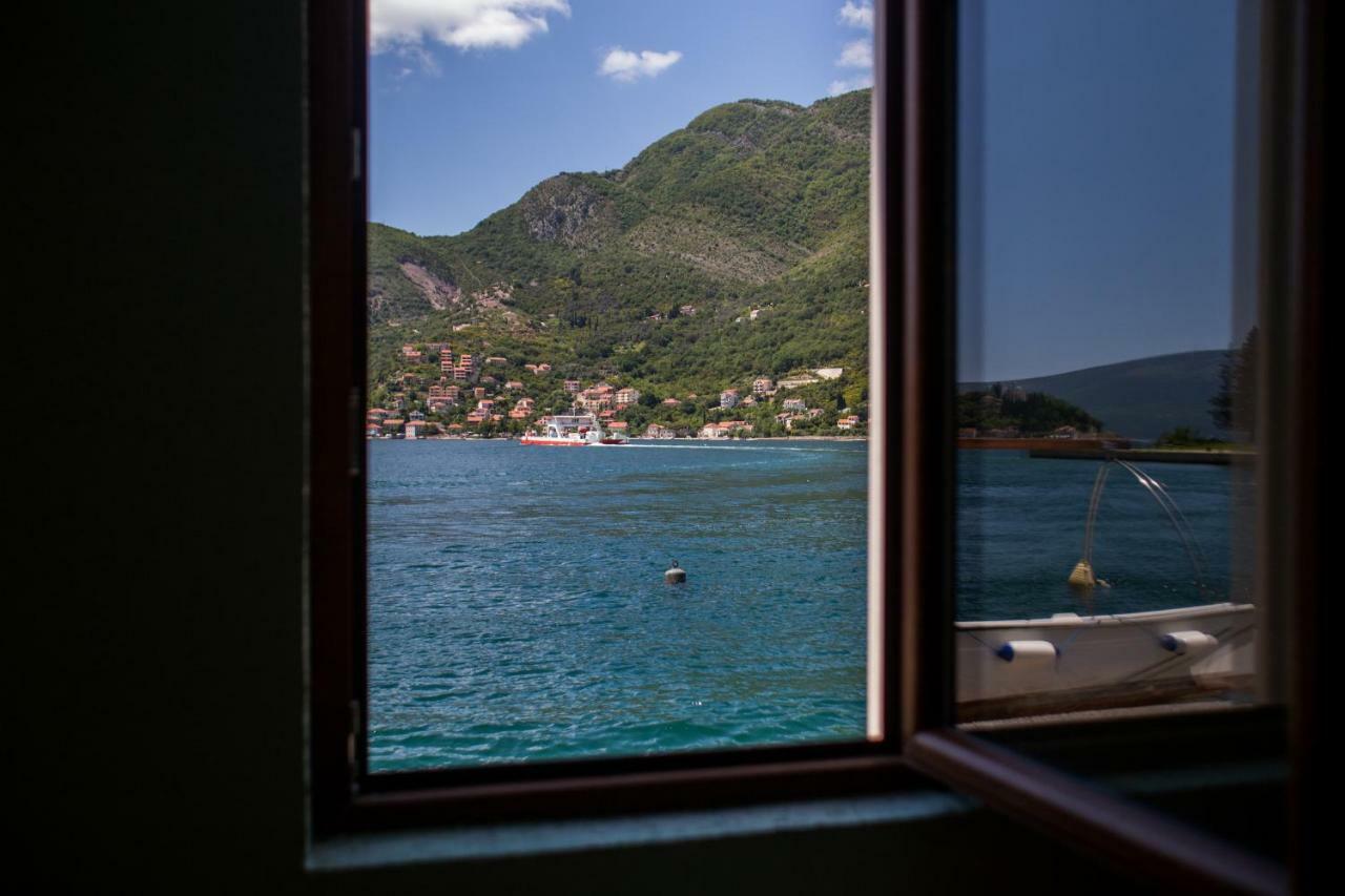 Romeo And Juliet Apartments Tivat Exterior photo