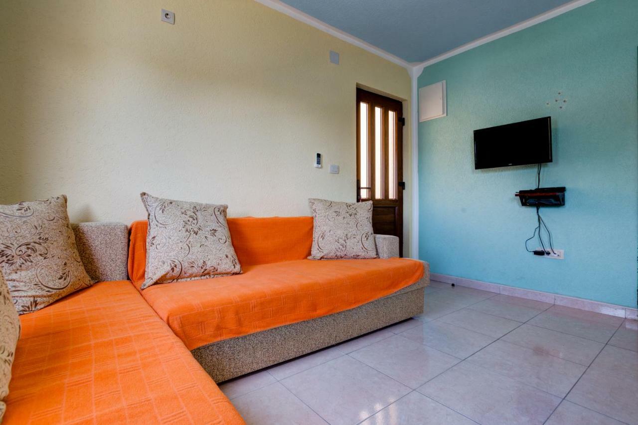 Romeo And Juliet Apartments Tivat Exterior photo