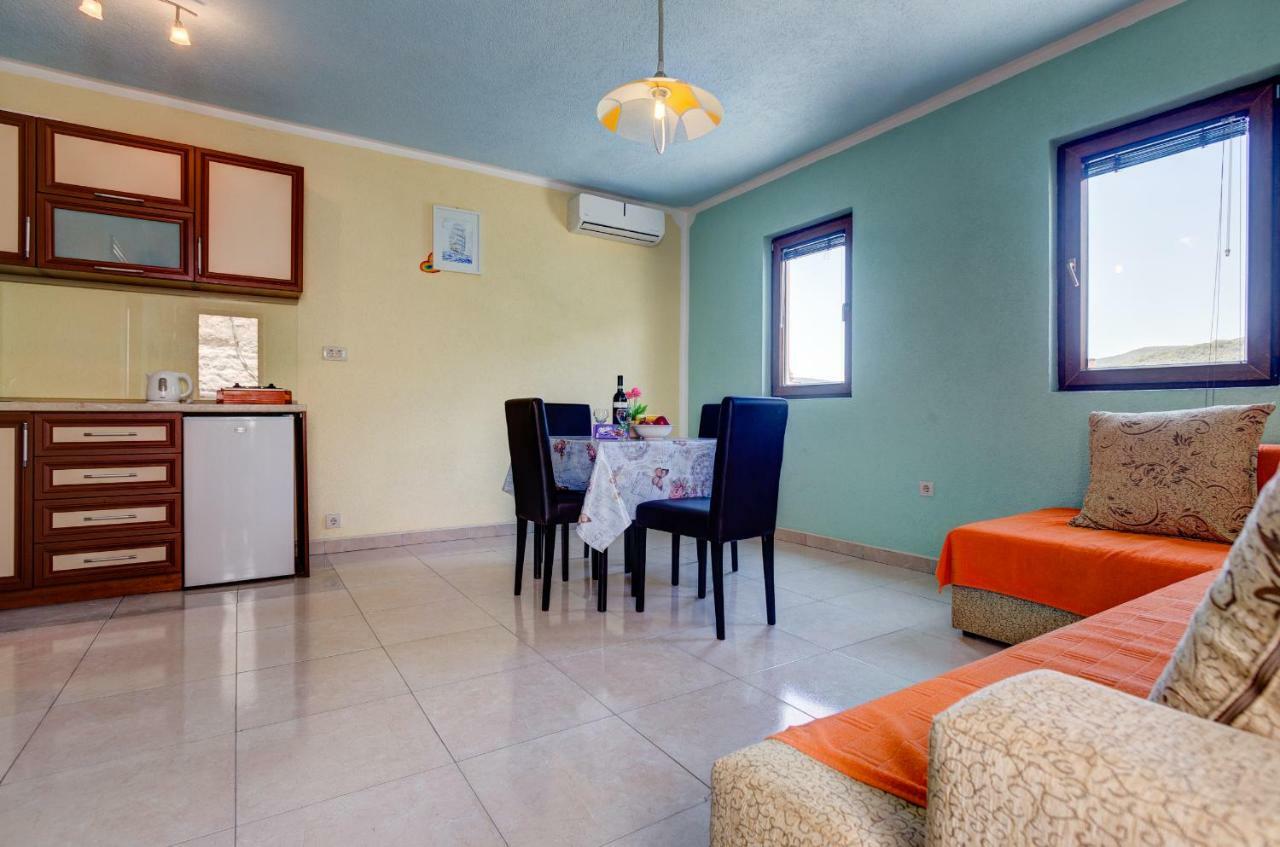 Romeo And Juliet Apartments Tivat Exterior photo