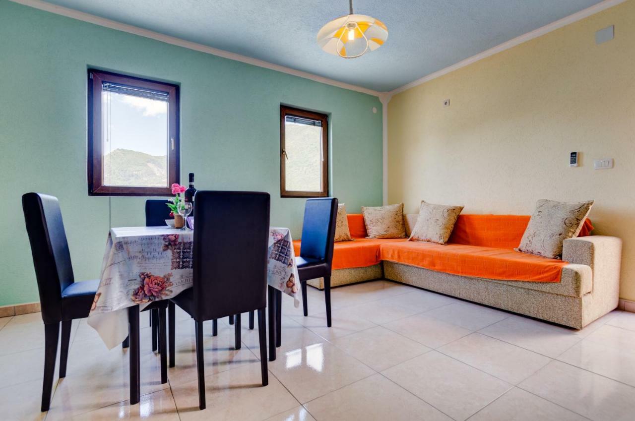 Romeo And Juliet Apartments Tivat Exterior photo