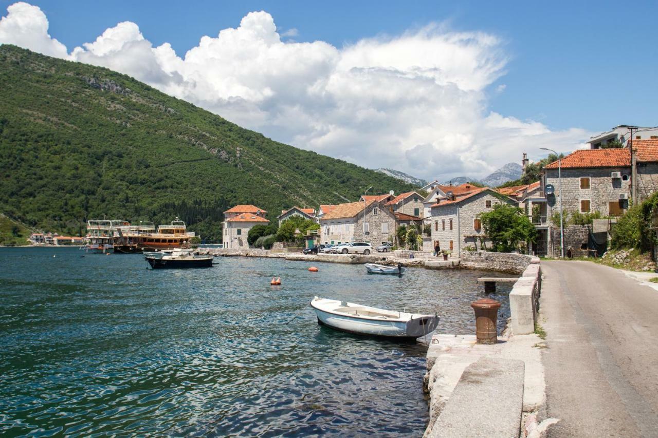 Romeo And Juliet Apartments Tivat Exterior photo